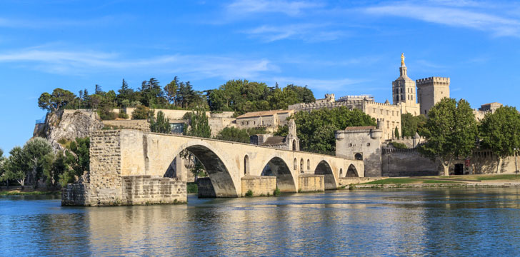 Hotel et gite à vendre à Avignon